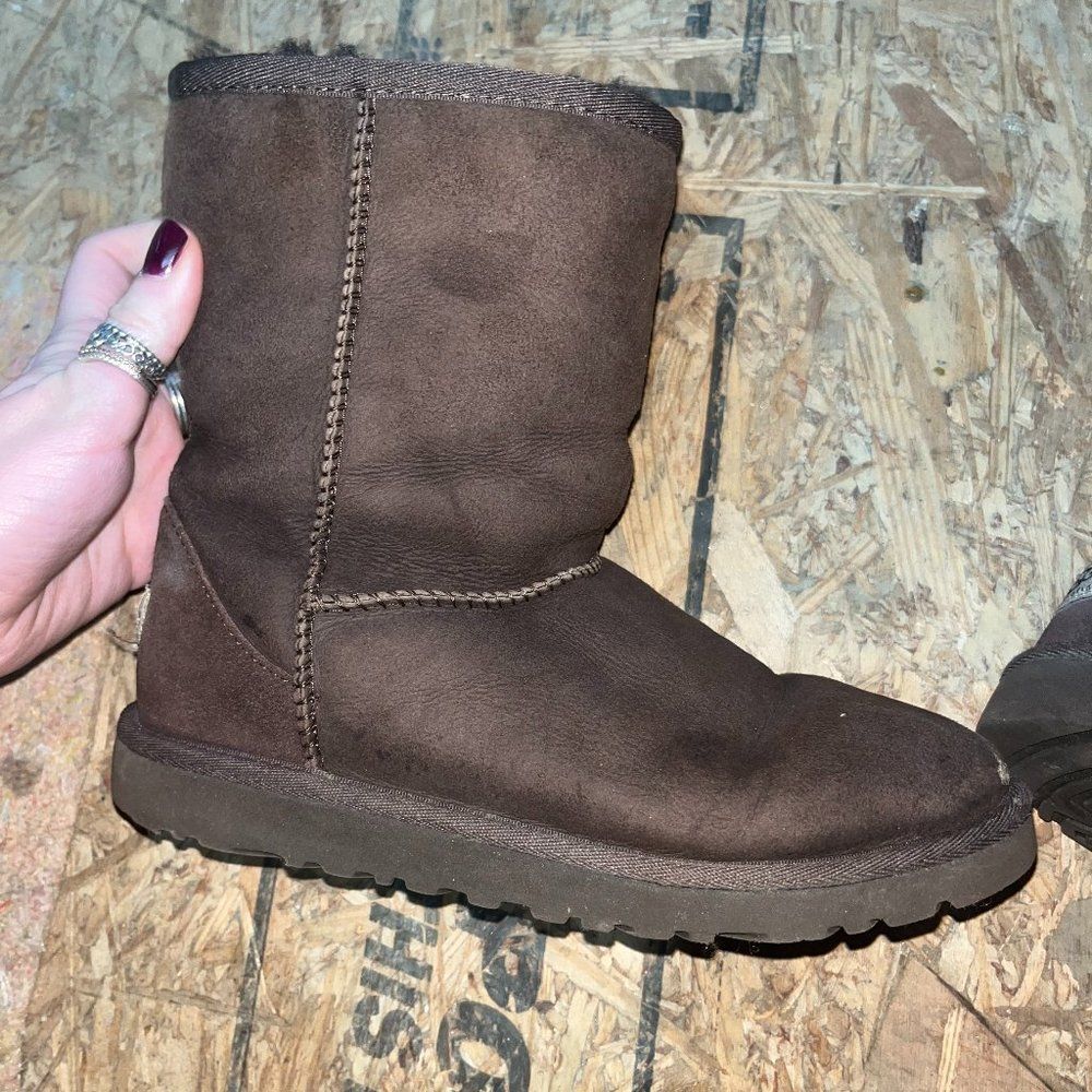 Ugg Austrailia classic chocolate boots size 6